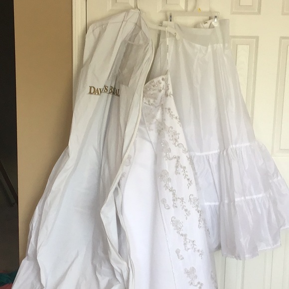 Davids Bridal Wedding -Size 14 tailored to a 10/12 - Picture 5 of 9